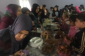 Çine Hüseyin Özkan İlkokulu'nda Beslenme Dostu programına destek olmak ve okuldaki eksikliklerin giderilmesine katkı sağlamak isteyen veliler her haftanın bir günü kermes düzenledi.