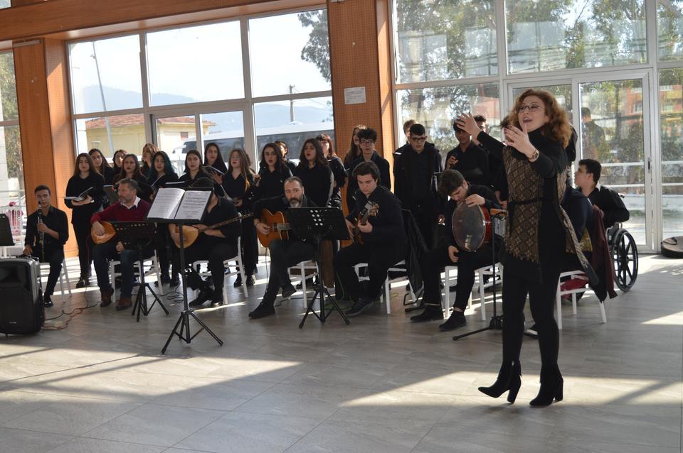 Aydın Yüksel Yalova Güzel Sanatlar Lisesi, Çine'de 8. sınıflara yönelik vermiş olduğu konser ile okullarını tanıttı.