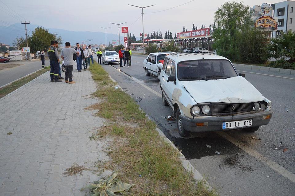Çine Adnan Menderes Bulvarında meydana gelen trafik kazasında araçlar kullanılmaz hale gelirken kimsenin yara almaması sevindirdi.