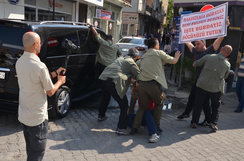 Cumhuriyet Halk Parti Genel Başkanı Kemal Kılıçdaroğlu’nun Çine ziyaretinde ilginç bir protesto yaşandı.