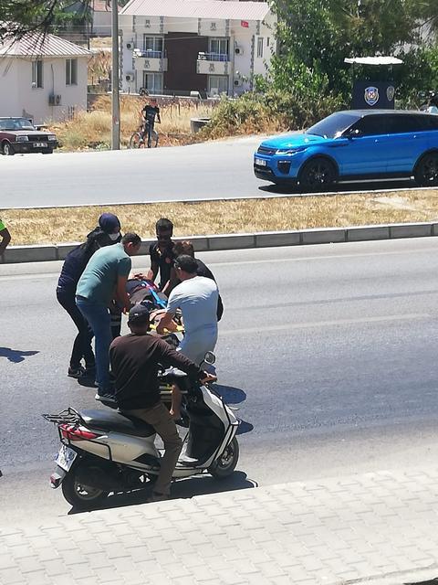 Aydın'da motosikletle otomobilin çarpışması sonucu 2 kişi yaralandı