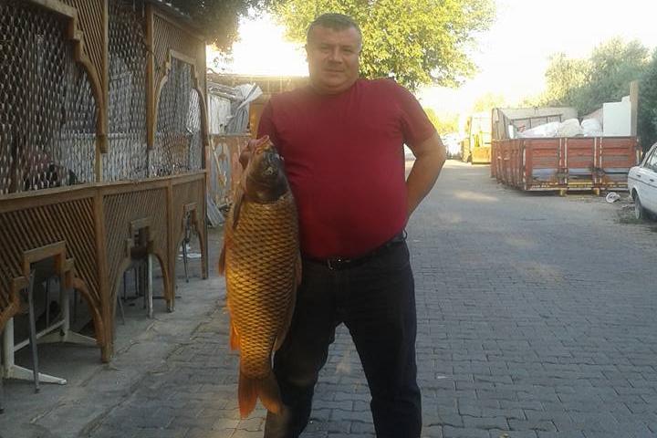 Çineli amatör balıkçı Osman Demir'in (47), Yatağan Geyik Barajı'ndan yakaladığı 15 kiloluk pullu sazan balığı görenleri şaşırttı.