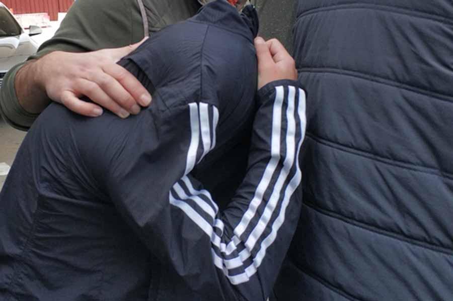Çine'de bir kişiyi bıçakladığı iddiası ile gözaltına alınan 15 yaşındaki S.K. tutuklanarak ceza evine gönderildi. (TEMSİLİ FOTO)