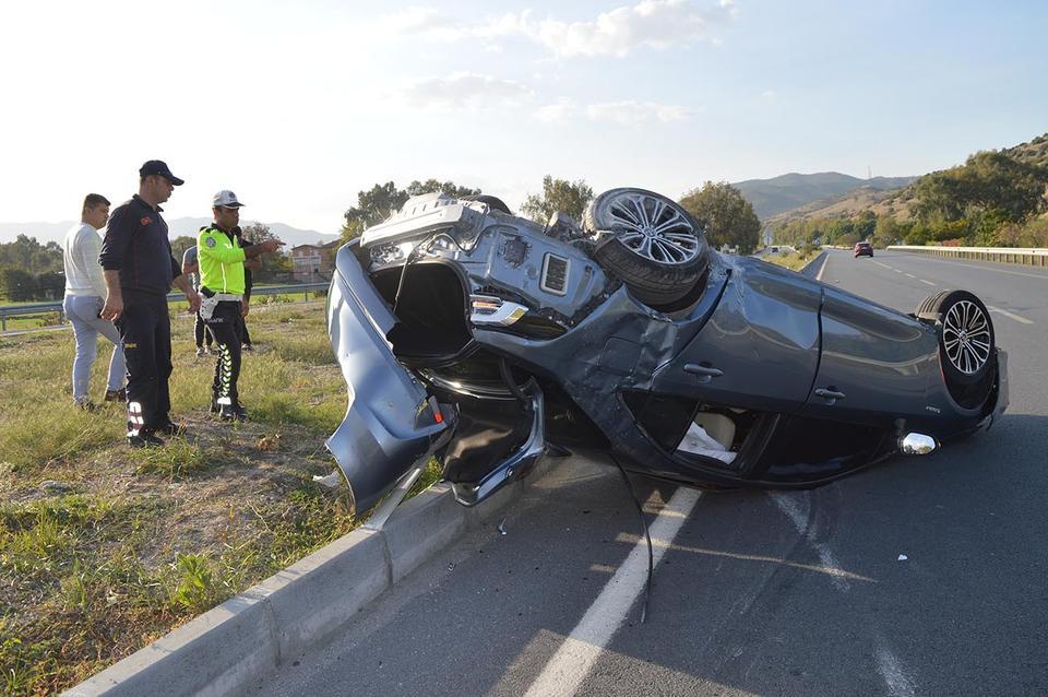 Çine yolunda meydana gelen trafik kazasında hurdaya dönen araç içerisindeki sürücü emniyet kemeri sayesinde kazayı burnu bile kanamadan atlattı.