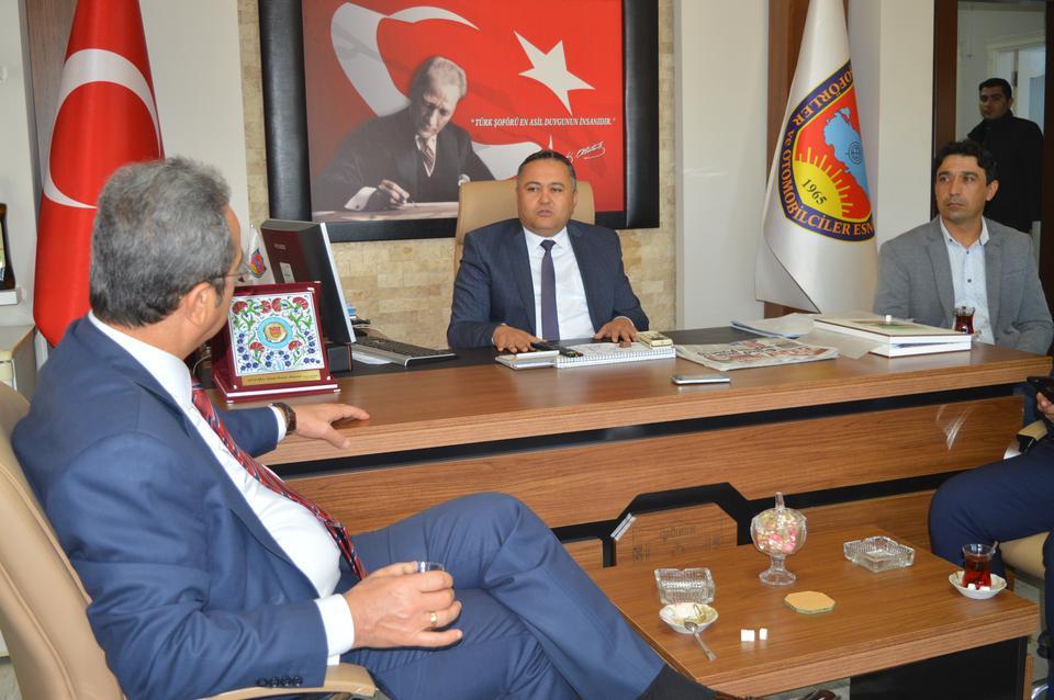 Cumhuriyet Halk Partisi (CHP) Genel Başkan Yardımcısı, Parti Sözcüsü Aydın Milletvekili Bülent Tezcan, Çine'yi ziyaret etti. Oda Başkanları, ekonominin kötüye gittiğini ifade ederek, Tezcan'a dert yandı.