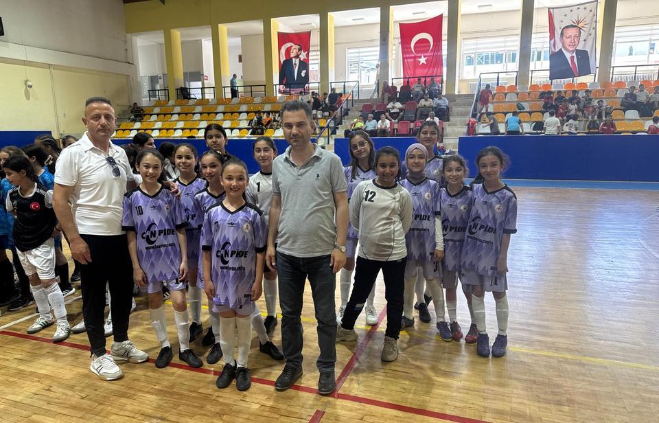 Ablaları gibi onlar da şampiyon oldu