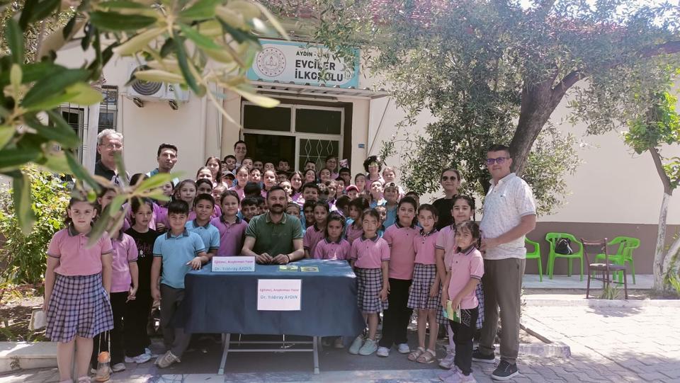 Yazar Aydın, Evciler İlkokulu’nun konuğu oldu