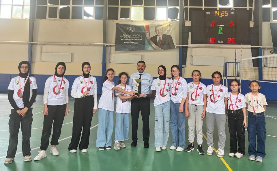 Çine’de voleybol ve atletizm heyecanı yaşandı