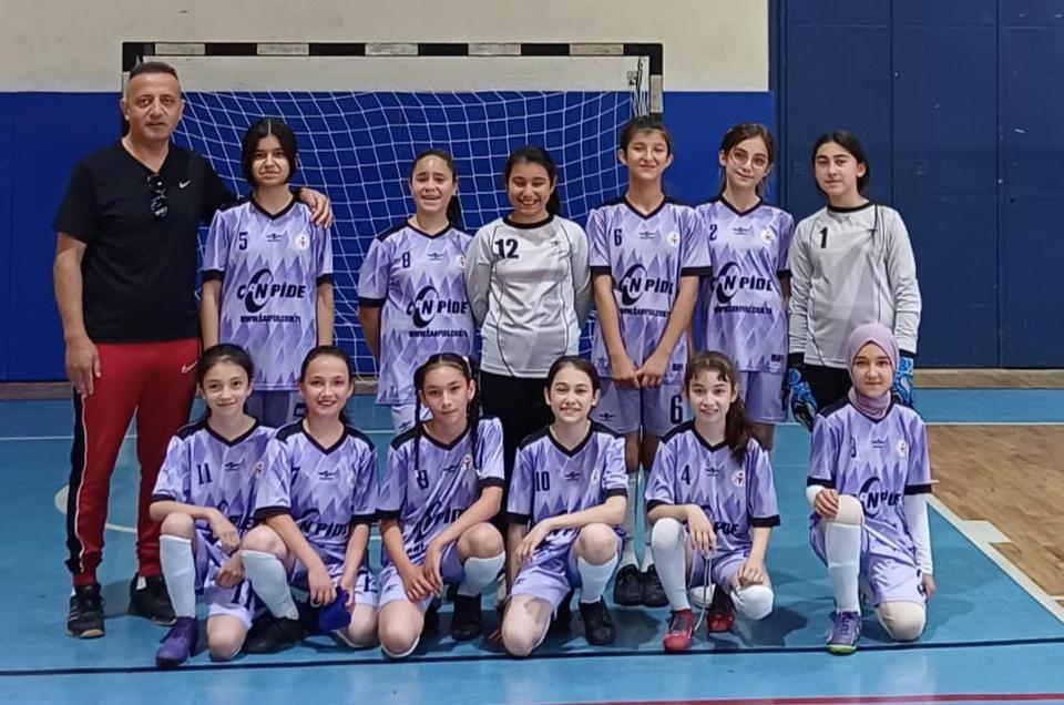 Akçaova'nın küçük kızları ablalarının izinde