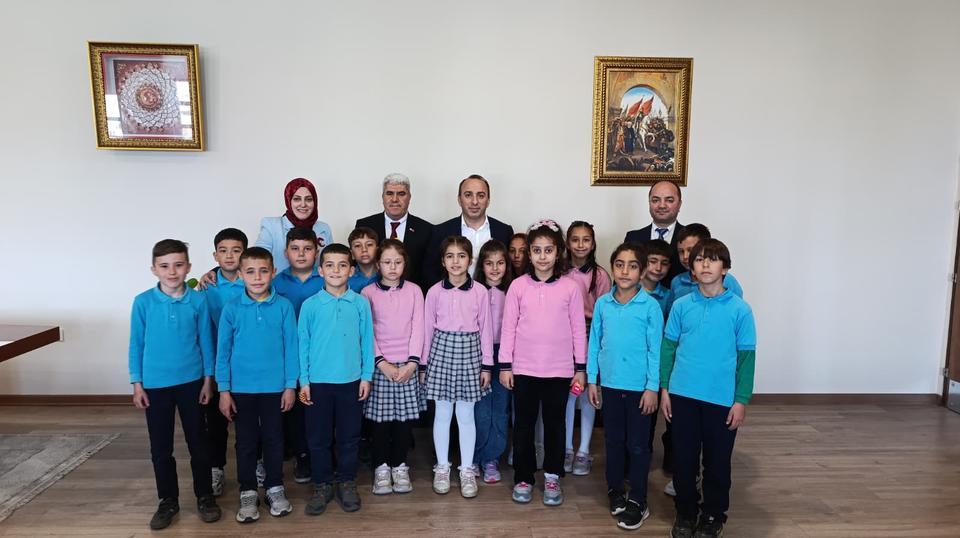 Minik öğrencilerden ilçe Kaymakamına ziyaret