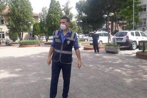 Çine İlçe Emniyet Müdürlüğüne bağlı ekipler cadde ve sokaklarda maske denetimi gerçekleştirerek, vatandaşlara maske takmaları konusunda uyarılarda bulunuldu.
