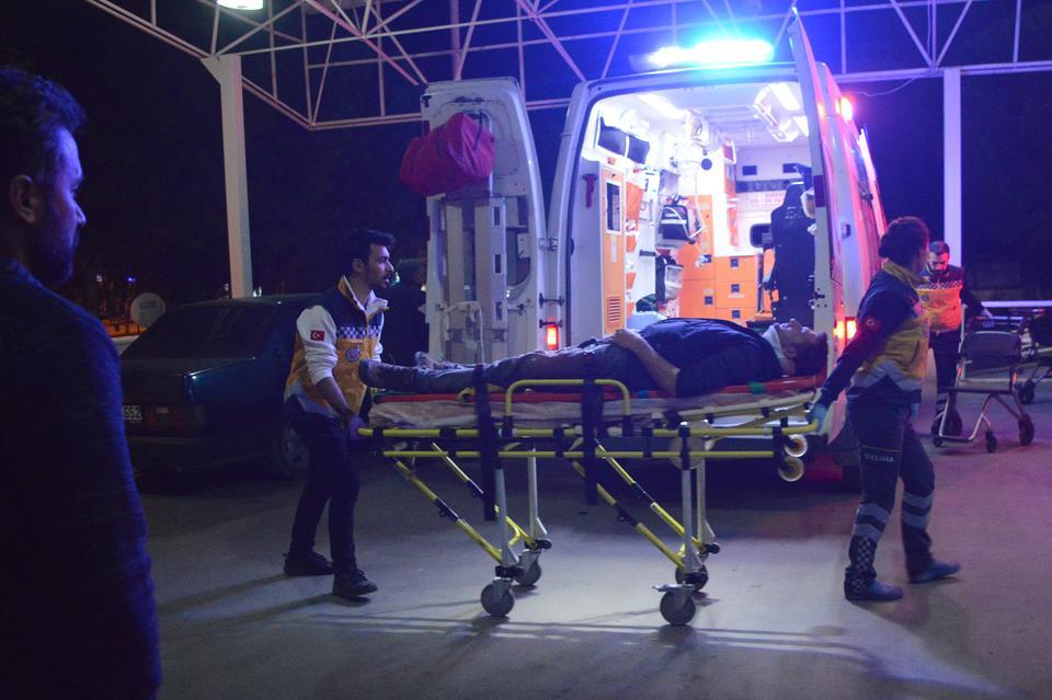 Bursa'dan hareket ederek İzmir'e gitmek isteyen salyangoz toplayıcıları Çine'de kaza yaptı. Yaralılar Çine Devlet Hastanesi'nde tedavi altına alındı.