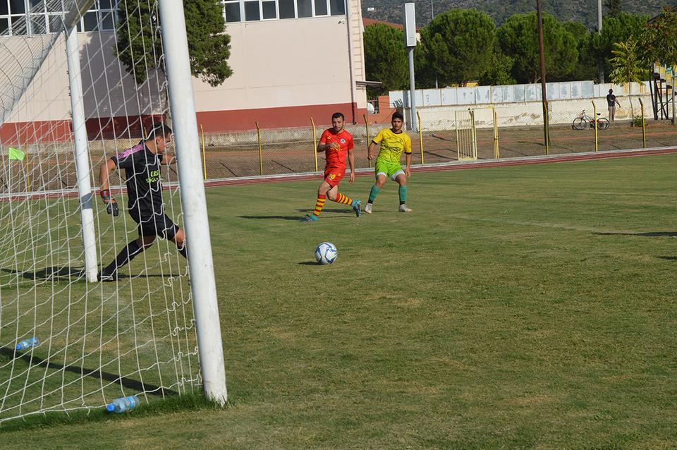 Aydın Amatör Süper Lig'in iddialı ekibi Çine Madranspor 3. hazırlık maçında Ersa Sigorta Acarlarspor'u mağlup etti.