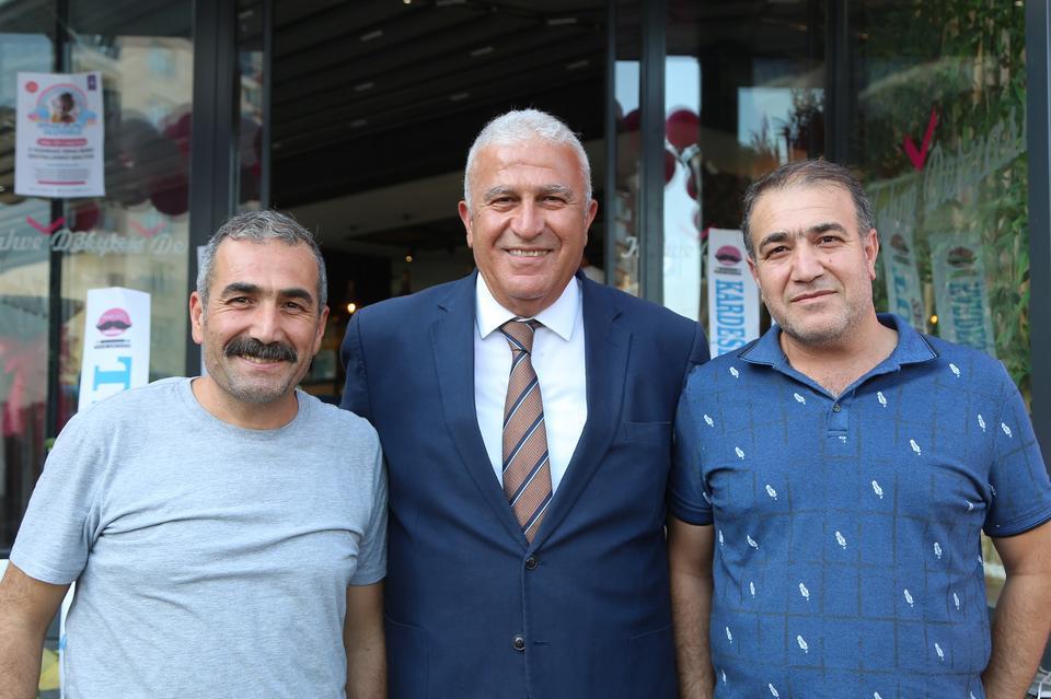 Aydın’da hizmet vermeye başlayan Kahve Deryası işletmesi, açıldı. Açılış kurdelesini de Efeler Belediye Başkanı Mehmet Fatih Atay kesti.