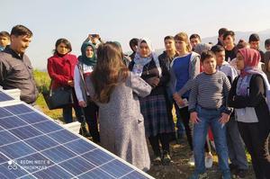 Çine İmam Hatip Ortaokulu öğrencileri ilçede faaliyet gösteren özel bir şirkete ait güneş enerji santralini ziyaret etti.
