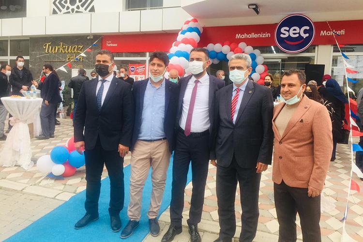 Aydınlı iş insanı, Eşin Group Yönetim Kurulu Başkanı Rıdvan Eşin, Nazilli'de bir marketin açılış törenine katıldı.